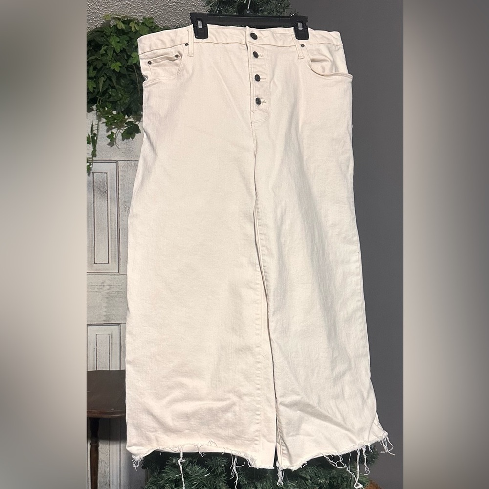 Time and Tru 18 woman’s high rise khaki jeans